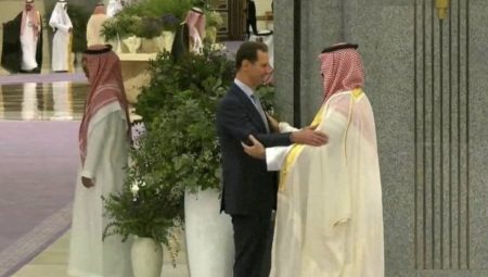Suriye 12 yıl sonra Arap Birliği Zirvesi’nde: Suudi Arabistan Veliaht Prensi Selman ile Esad bir araya geldi