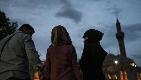 The Guardian: Türkiye’deki seçimde kim kazanırsa kazansın, Suriyeliler kaybetmeye hazırlanıyor