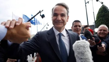 Yunanistan’da Başbakan’ın partisi tarihi farkla birinci oldu; ancak yine de tek başına hükümet kurmak için gereken çoğunluğa ulaşamadı